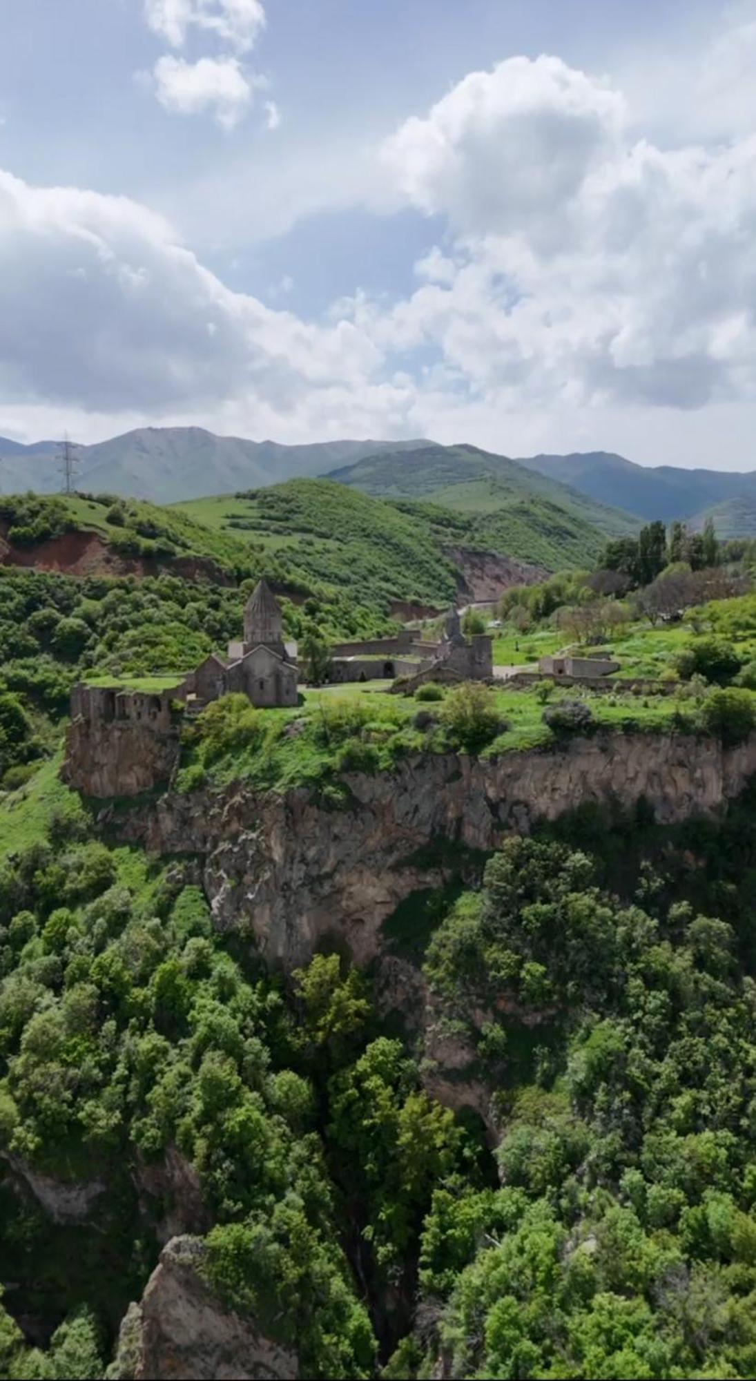 Bed and Breakfast Alexmila à Tatev Extérieur photo
